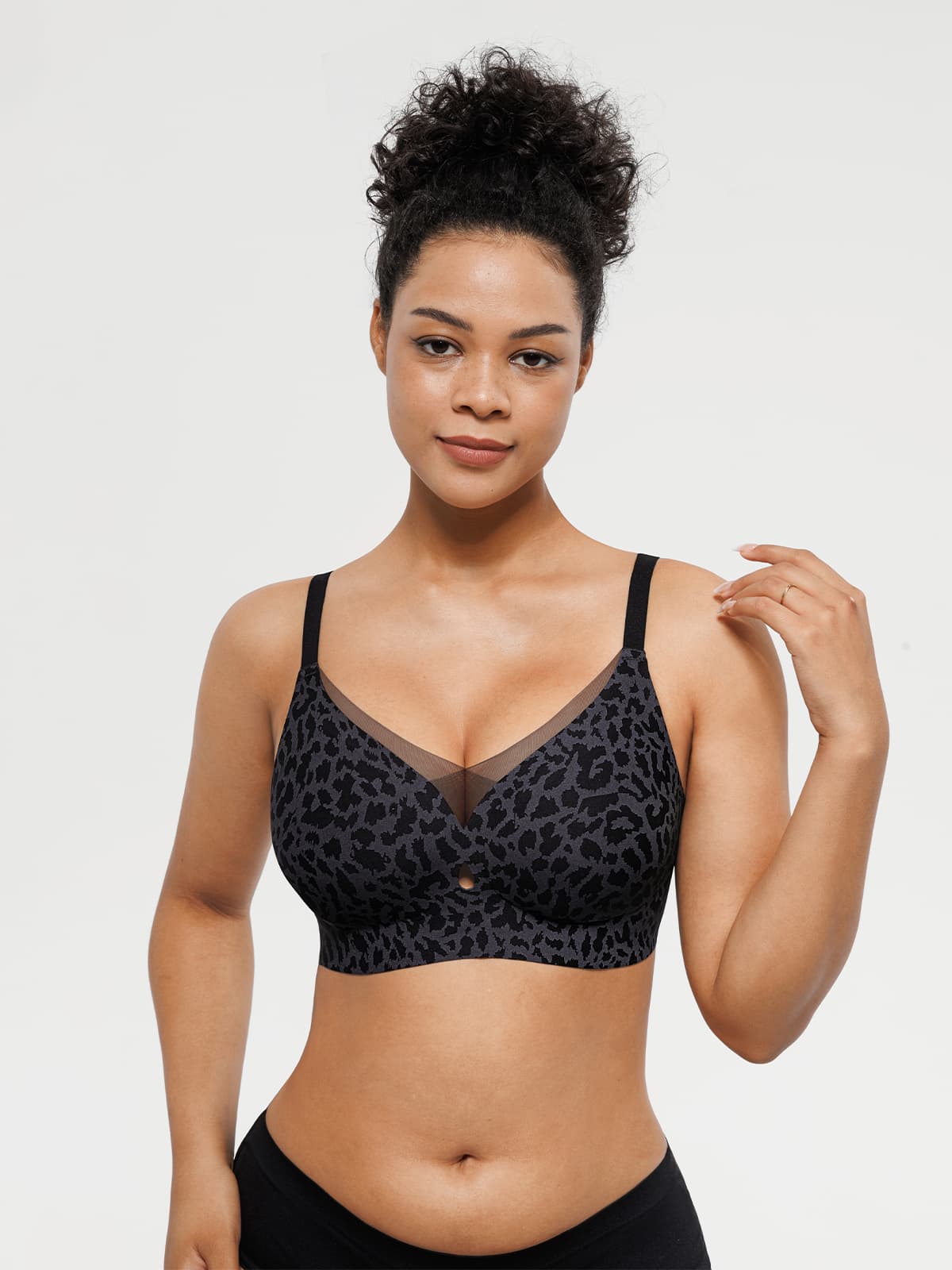 Seamless Airy Contour Plunge Bra